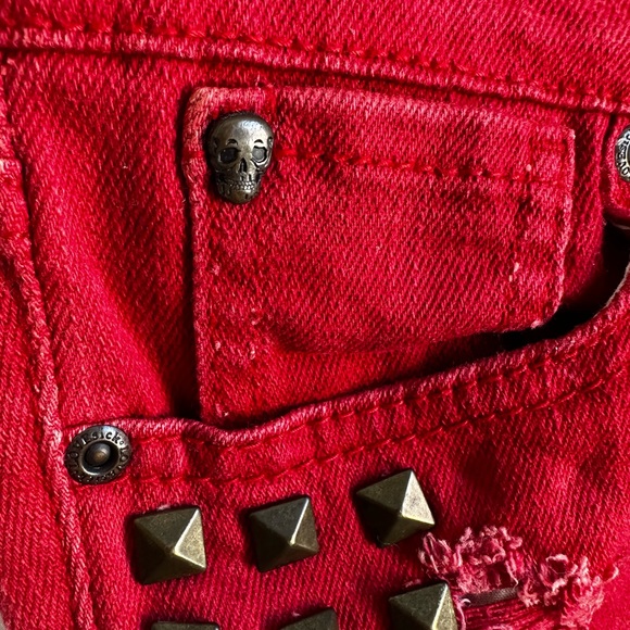 Lovesick Red Short - Picture 5 of 6